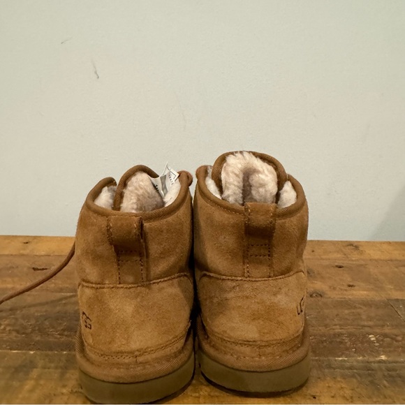 UGG Brown Low Top Boot w/ Laces - Picture 5 of 8